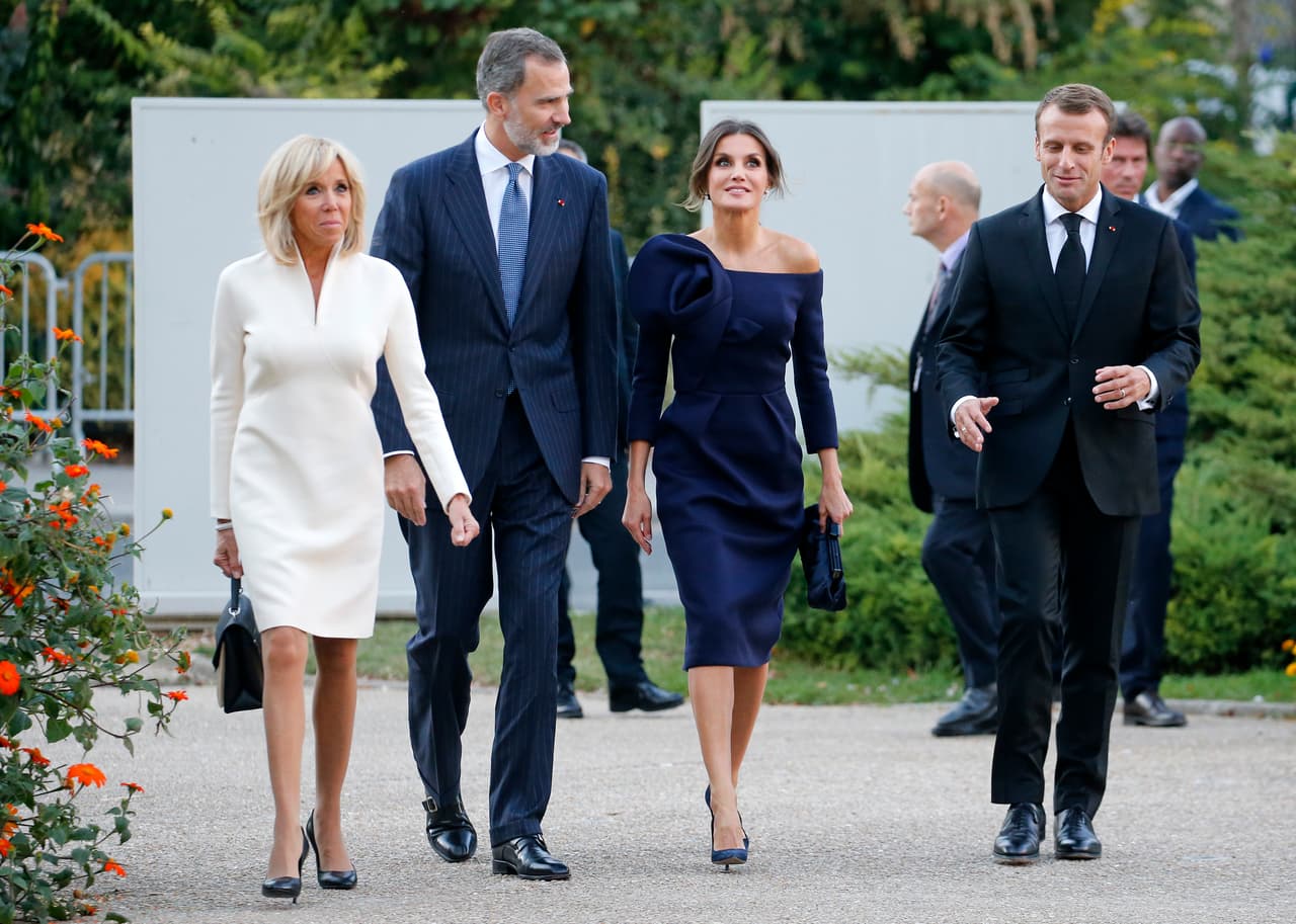 Sin embargo, el encuentro entre la esposa del mandatario francés y la reina Letizia era el que causaba más expectación, pues los ojos estarían puestos en sus atuendos.