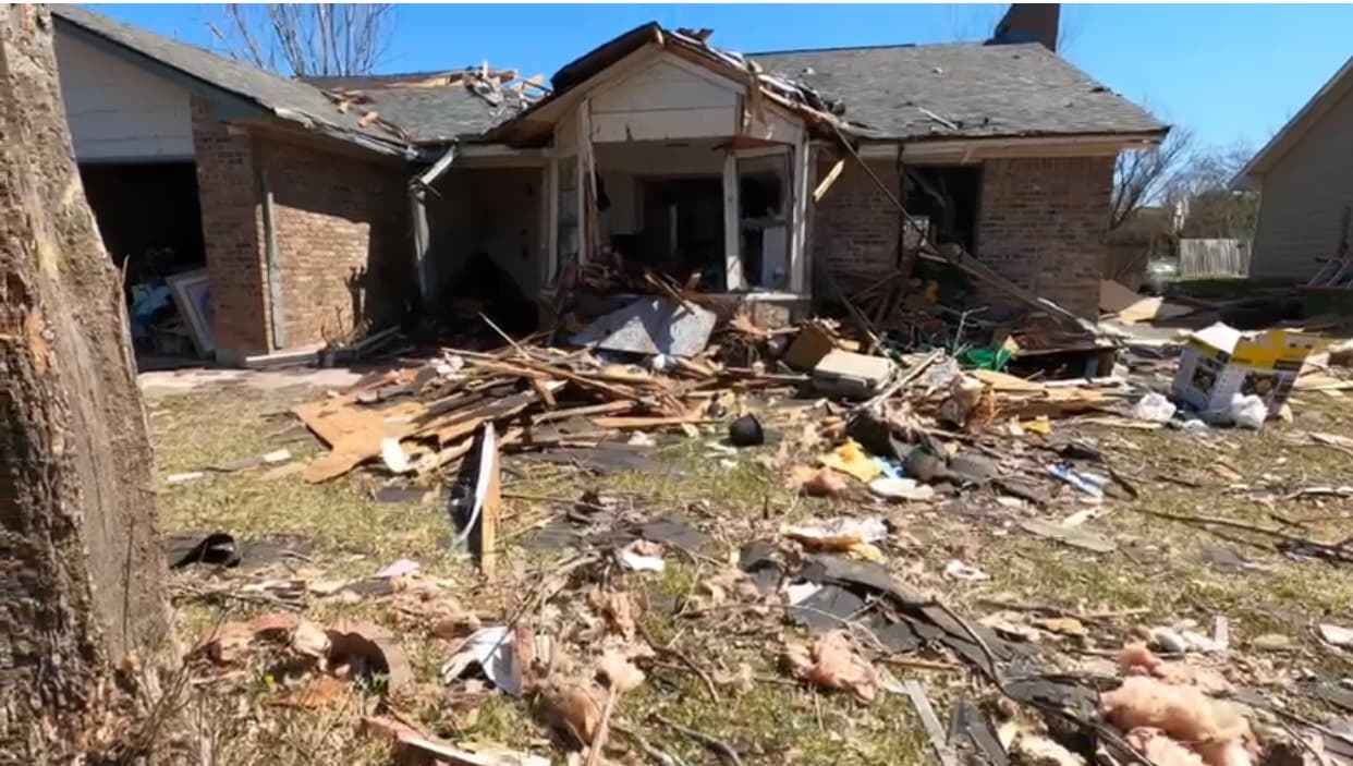 Las donaciones serán aceptadas en Dell Diamond Heritage Center 3400 E. Palm Valley Blvd.
