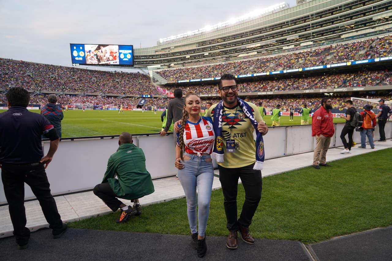 Y también estuvo desde muy cerca disfrutando del juego entre América y el Rebaño Sagrado.