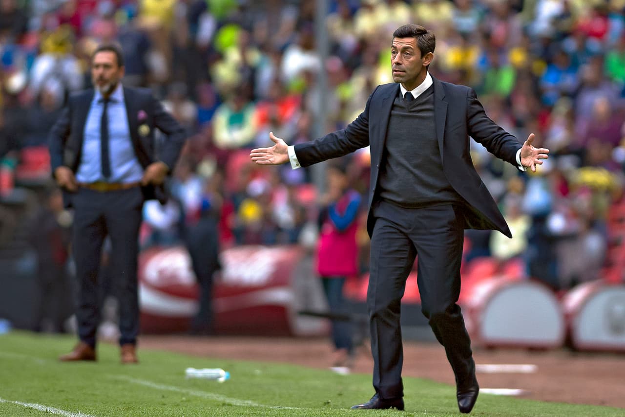 El Clausura 2015 empezó mal para Santos y para su técnico, que de por sí no habían llegado a la liguilla en el Clausura 2014 y acumuló seis partidos sin ganar a medio torneo ocasionando que la mayoría de la afición pidiera su salida.