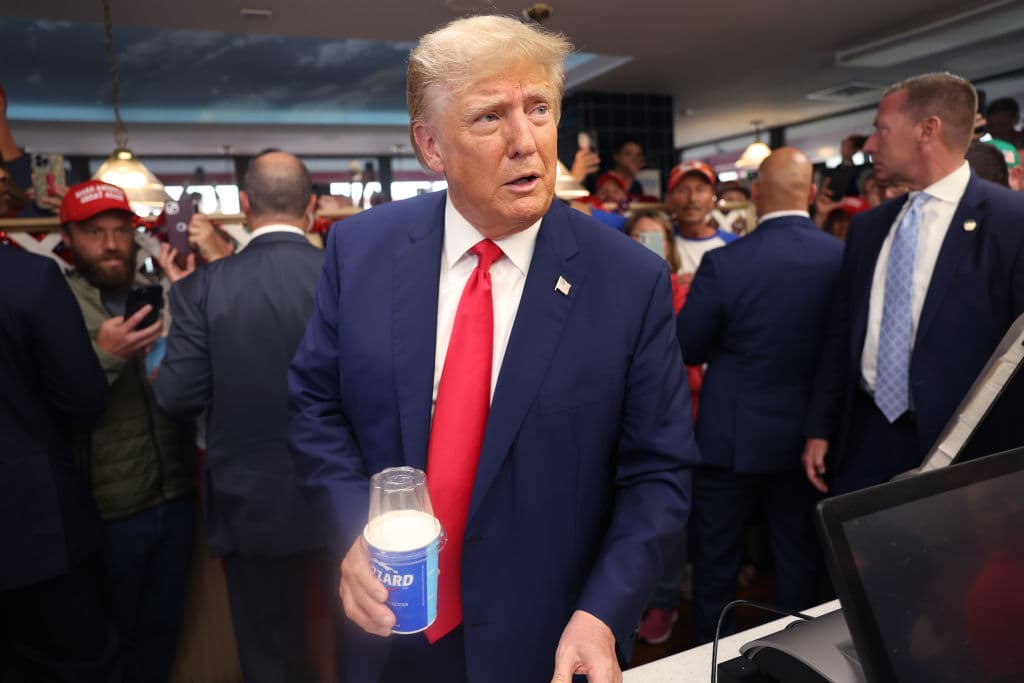 ¿Qué busca Trump pidiendo que pospongan su juicio por el mal manejo de documentos secretos?