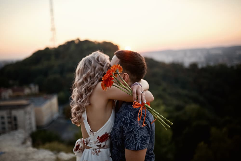 Te vuelves muy aprensivo en el amor, pero también más capaz de entender las motivaciones ajenas pues se incentiva tu ser interno, se excita tu imaginación y te vuelves más empático y tolerante, al mismo tiempo que más dinámico y ejecutivo como reflejo de la acción del primer mes del año zodiacal.
<br>