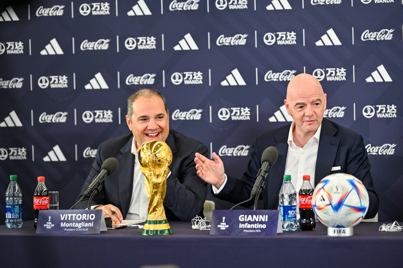 ¡Todo listo! De la mano de Gianni Infantino, Víctor Montagliani y Becky G, la FIFA dio a conocer las 16 sedes y estadios que albergarán la Copa del Mundo 2026.