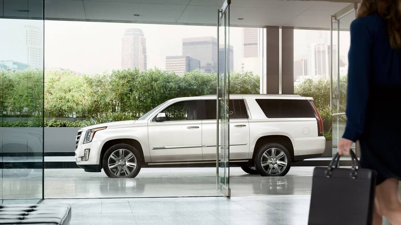 <h3 class="cms-H3-H3"><b>10. Cadillac Escalade ESV</b></h3>
<br>
<b>Recorrido anual promedio:</b> 13,615 millas
<br>
<b>% por encima del promedio:</b> 13.6%