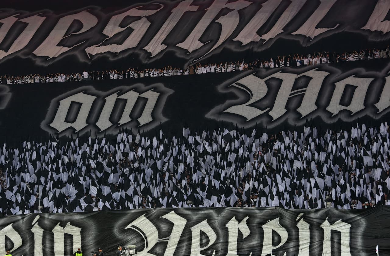 Los mensajes de aliento a las águilas hacían que el inmueble luciera imponente.
<br>