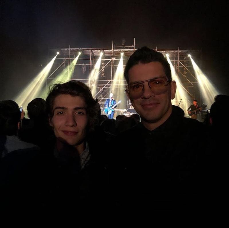 "Es muy triste enterarme de que ese problema de adicciones lo está llevando a hacer 
<b>cosas tan fuertes</b>", dijo respecto a su decisión de querer convertirse en actor de películas para adultos. 
<br>