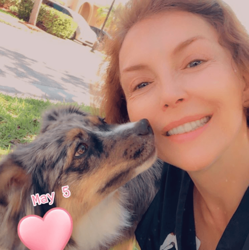 “En estas fechas he dado rienda suelta a esta parte que tenía un poco atrasada por estar grabando telenovelas, pero ahora ya me tiene ocupada de tiempo completo. Ahorita no puedo trabajar en la clínica, la tengo cerrada, pero estoy trabajando en casa atendiendo muchos perritos que están, algunos, en malas condiciones, precisamente porque no se les había podido atender”, compartió.
<br>