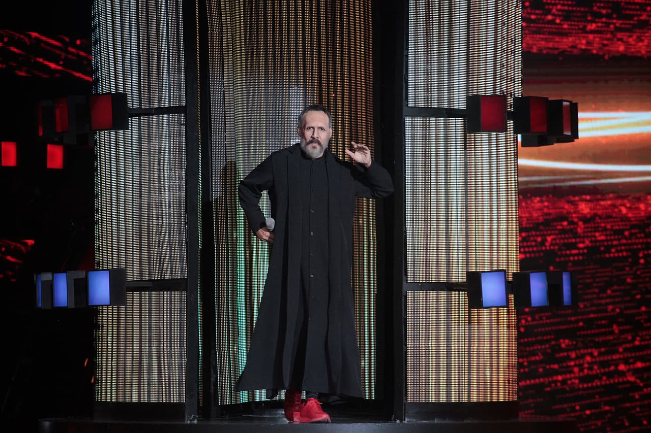 El tercero en subir al escenario fue Miguel Bosé. Sí, bueno, otro Miguel Bosé.