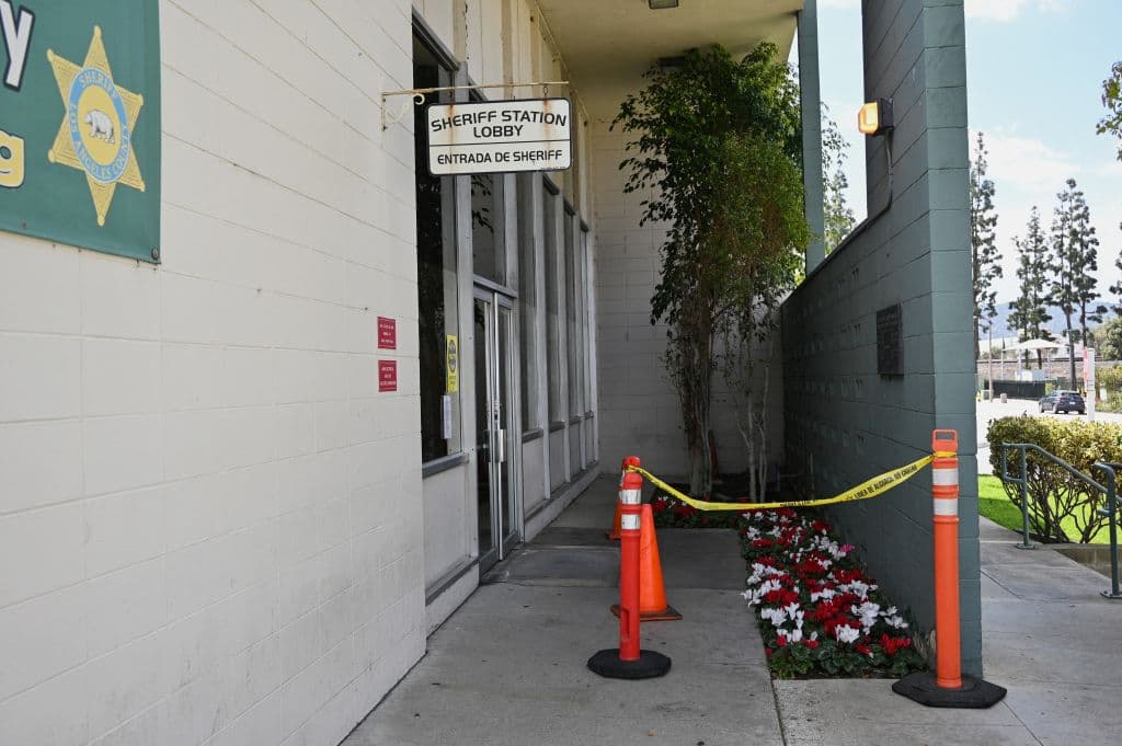 El padre de Johanna González murió y
<b>su madre vive en <a href="https://www.univision.com/local/los-angeles-kmex/politica-los-angeles/a-pesar-de-las-lluvias-los-salvadorenos-salieron-a-votar-hasta-el-ultimo-momento-en-los-angeles-video" target="_blank">El Salvador</a></b>. La joven adolescente supuestamente se disparó de muerte en la estación de City of Industry, a una milla de distancia, aproximadamente, de la vivienda de sus tíos.