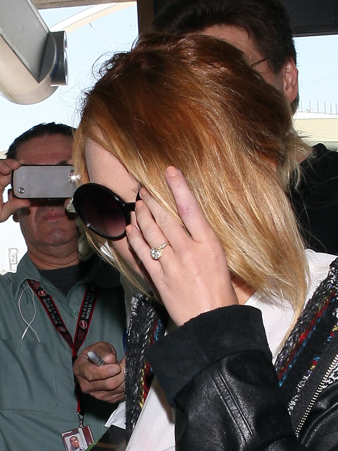 La sortija era un diseño exclusivo de Neil Lane y tiene un bonito diamante de 3.5 quilates.