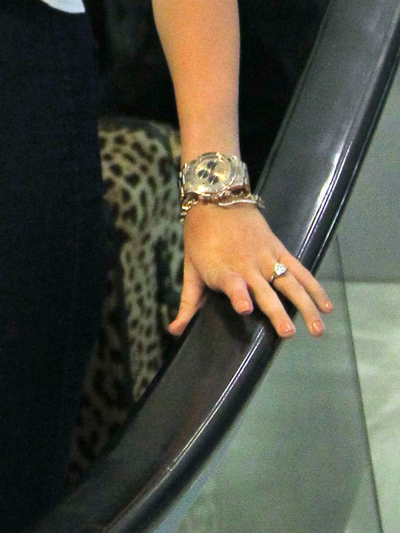 Al terminar su relación Miley no le devolvió el anillo a Liam. ¿Qué haría con él?