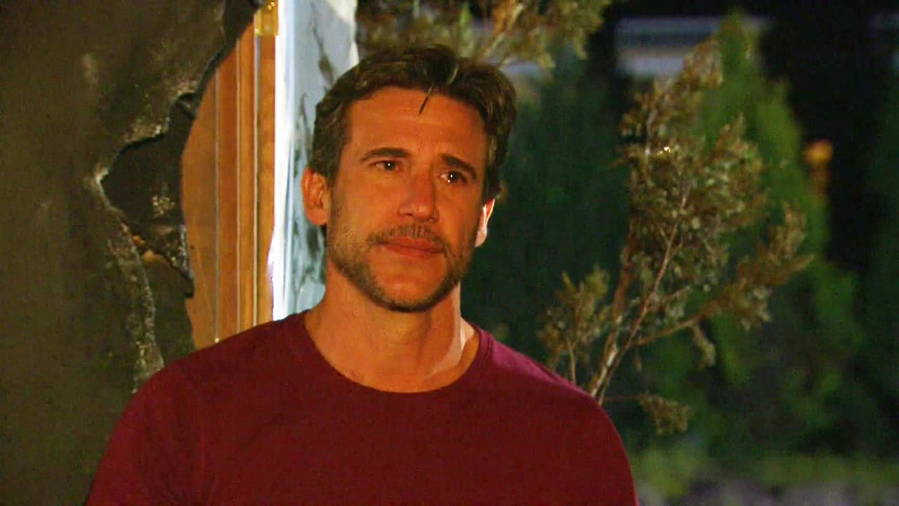 Pero lleva un gran dolor en su corazón por el rechazo de Amelia.