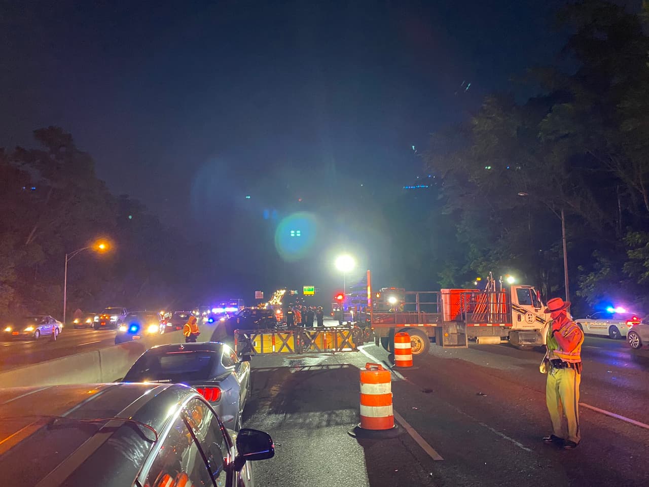 La persona responsable del impacto fue identificada como Anthony Bowser, de 31 años, de Washington DC. Conducía un Mercedes SUV blanco, y fue trasladado al Hospital Suburban.