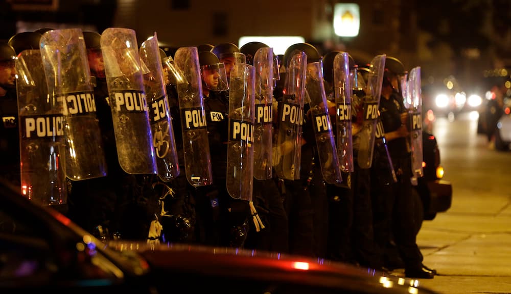 Cómo la Policía de Milwaukee busca mejorar su relación con las minorías