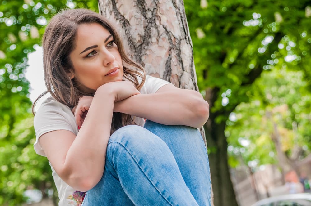 <b>Tu punto débil es:</b> Precisamente debido a tu capacidad empática tiendes a dejarte manipular emocionalmente por personas oportunistas que se aprovechan de tu buen corazón para lograr sus objetivos. Otro rasgo débil tiende a ser el pesimismo, culpar al karma de lo que te sucede y entonces asumir una actitud de inacción que te impida tomar buenas decisiones para salir de la inercia.