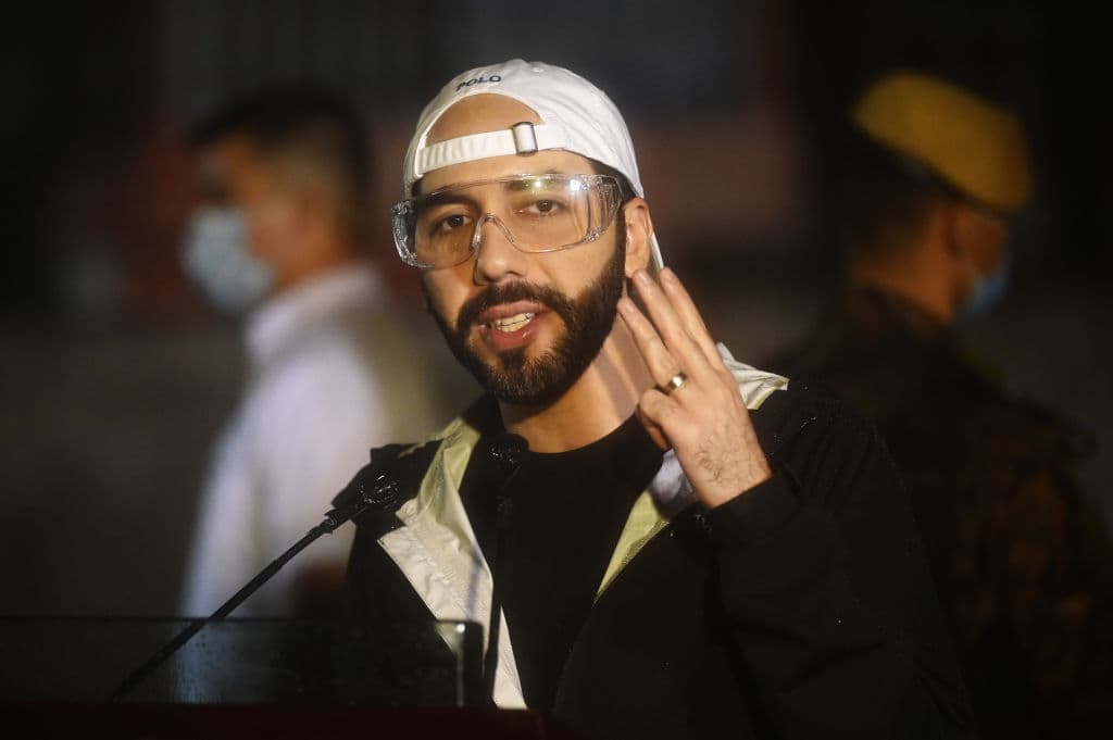 Bukele acatará la sentencia del Supremo que bloquea su plan de reapertura económica para "no crear una crisis"