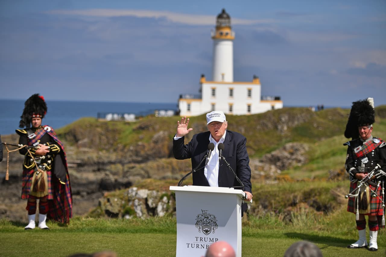 Trump en una visita al Turnberry Resort, en Escocia,en junio de 2016 cuando era candidato presidencial republicano.