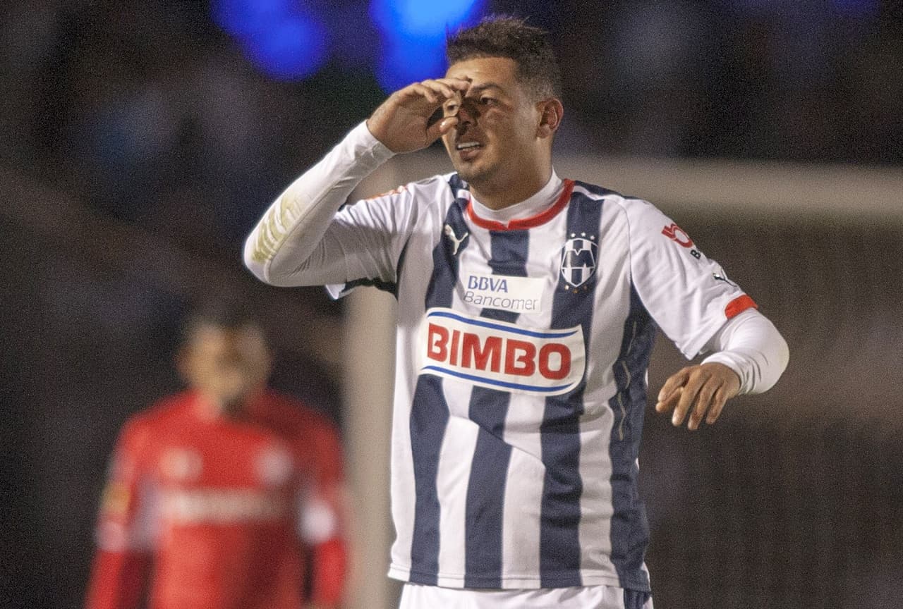 A pesar de eso, su capacidad le dio pase al fútbol mexicano con Monterrey, pero a su llegada fue criticado por su excesivo peso.