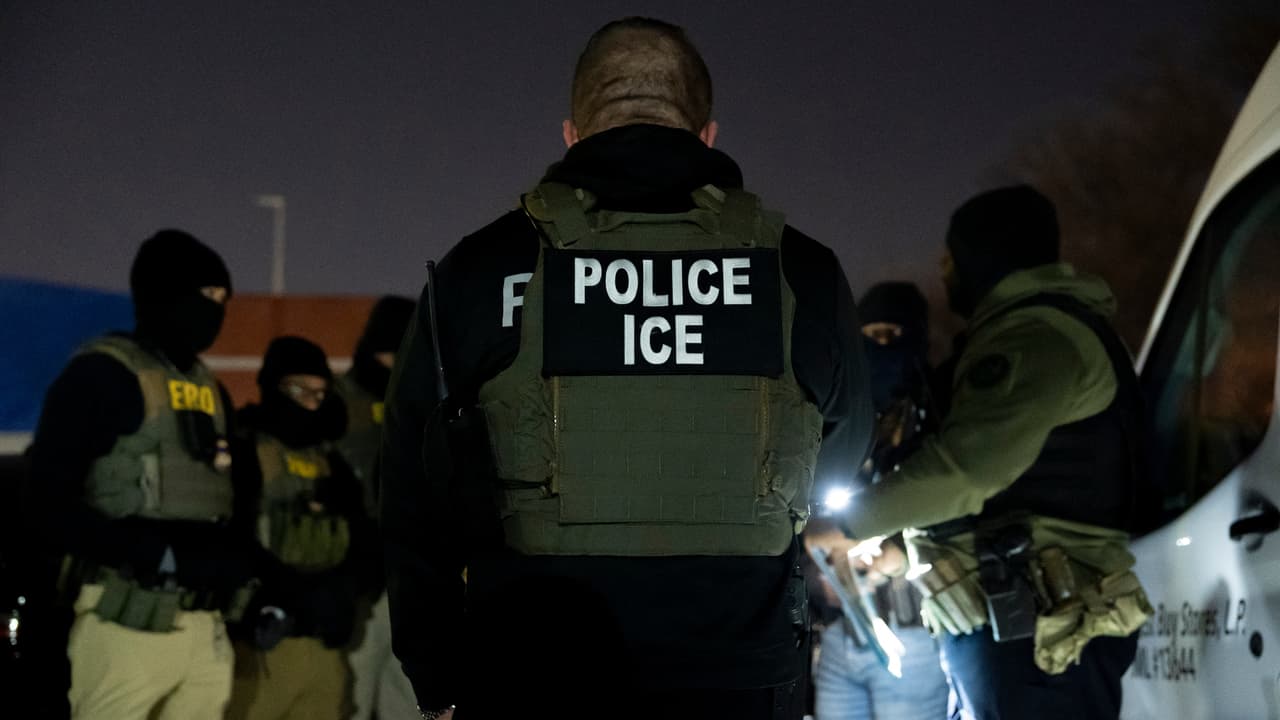 Hay tres migrantes arrestados: ICE realiza operativo tras recibir una llamada sobre "contrataciones ilegales" en un taller 