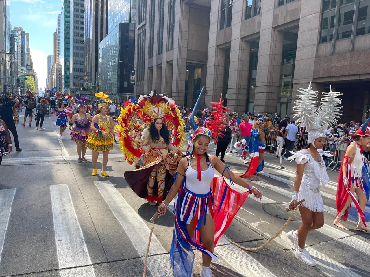Miles de dominicanos y espectadores disfrutan del Desfile Nacional Dominicano 2022