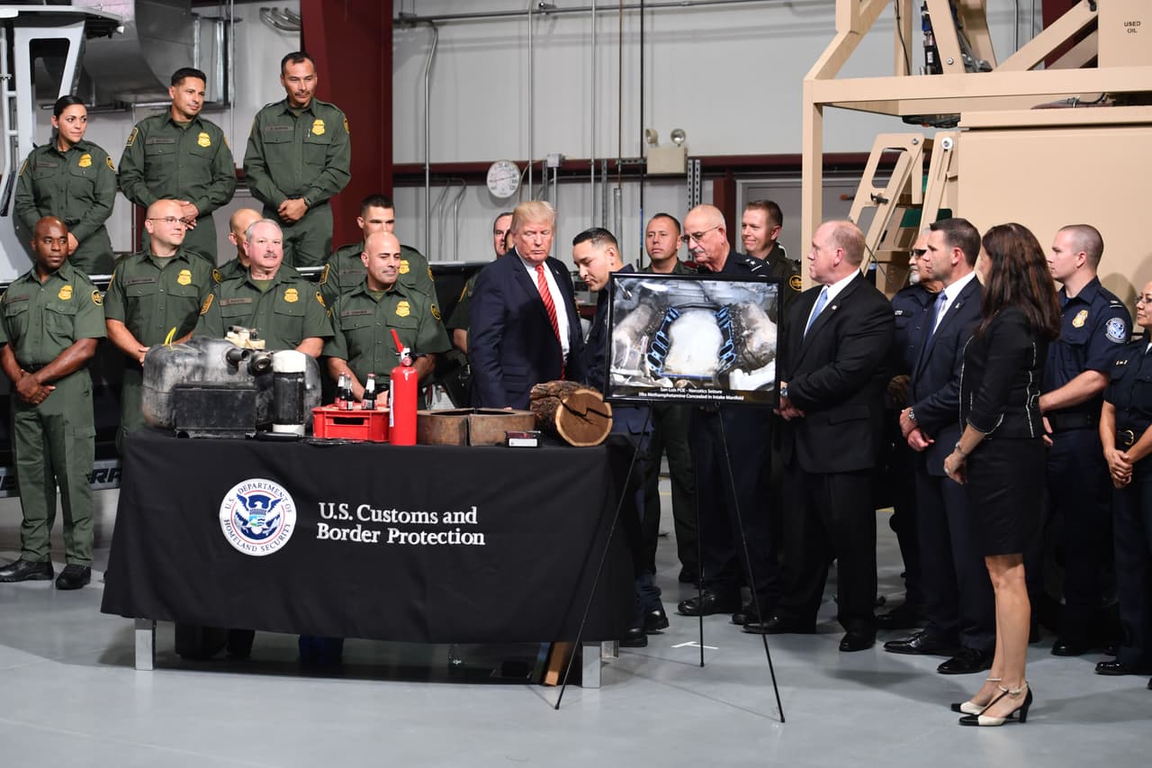 Luego del encuentro con agentes fronterizos en Yuma, el presidente Donald Trump tenía pautado encontrarse con sus simpatizantes en Phoenix.