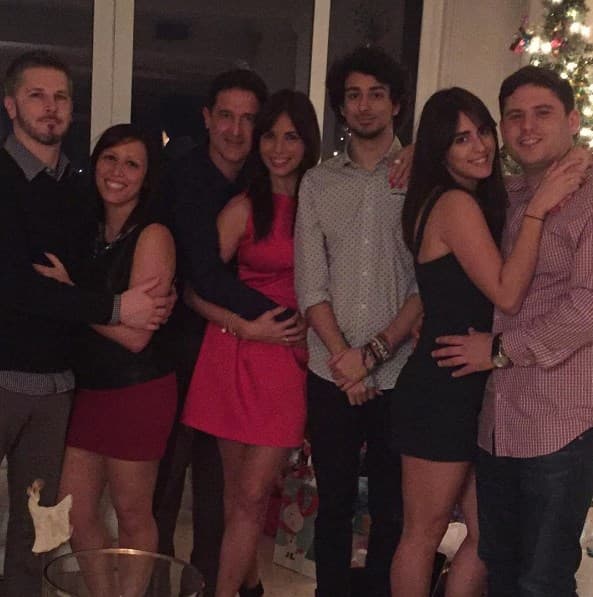 Navidad en familia, las dos princesas de Giselle acompañadas de sus parejas, su hijo Harold y su novio, el empresario español Jaime Fernández Palacios.