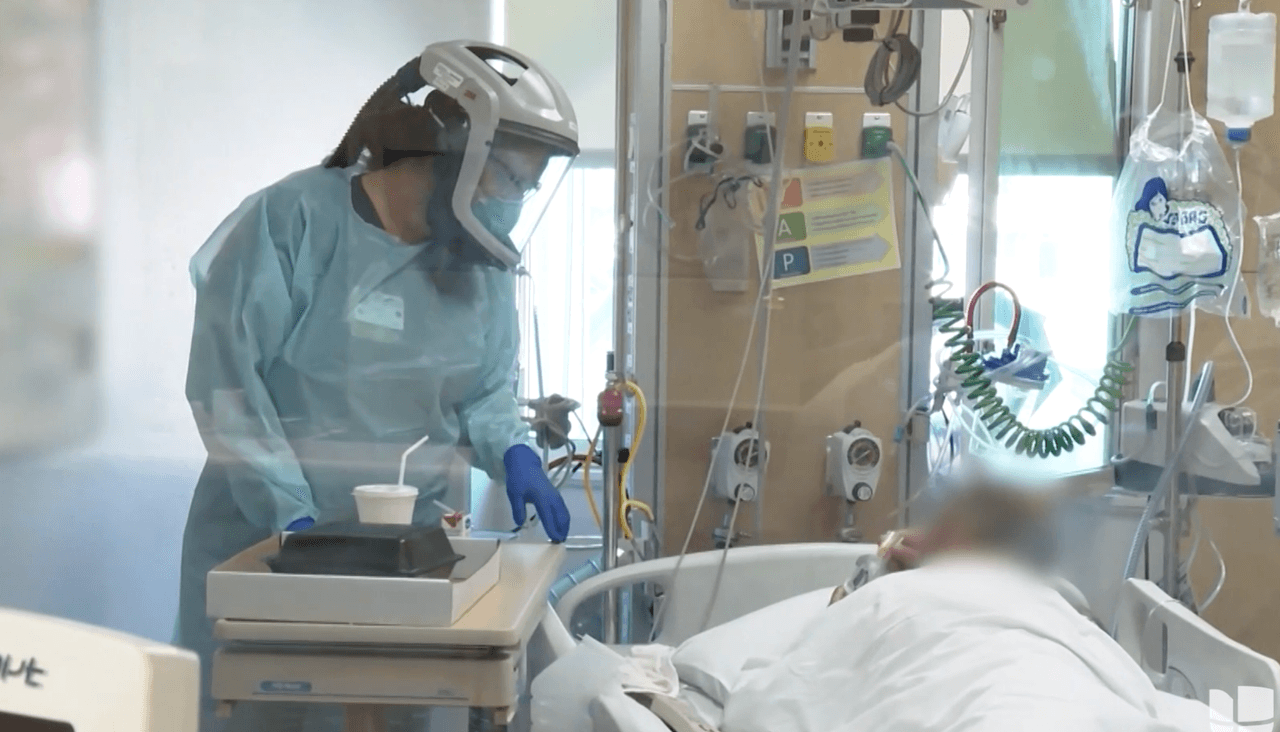 “Estamos abrumados”, dice doctor de Austin ante aumento en hospitalizaciones por covid-19 