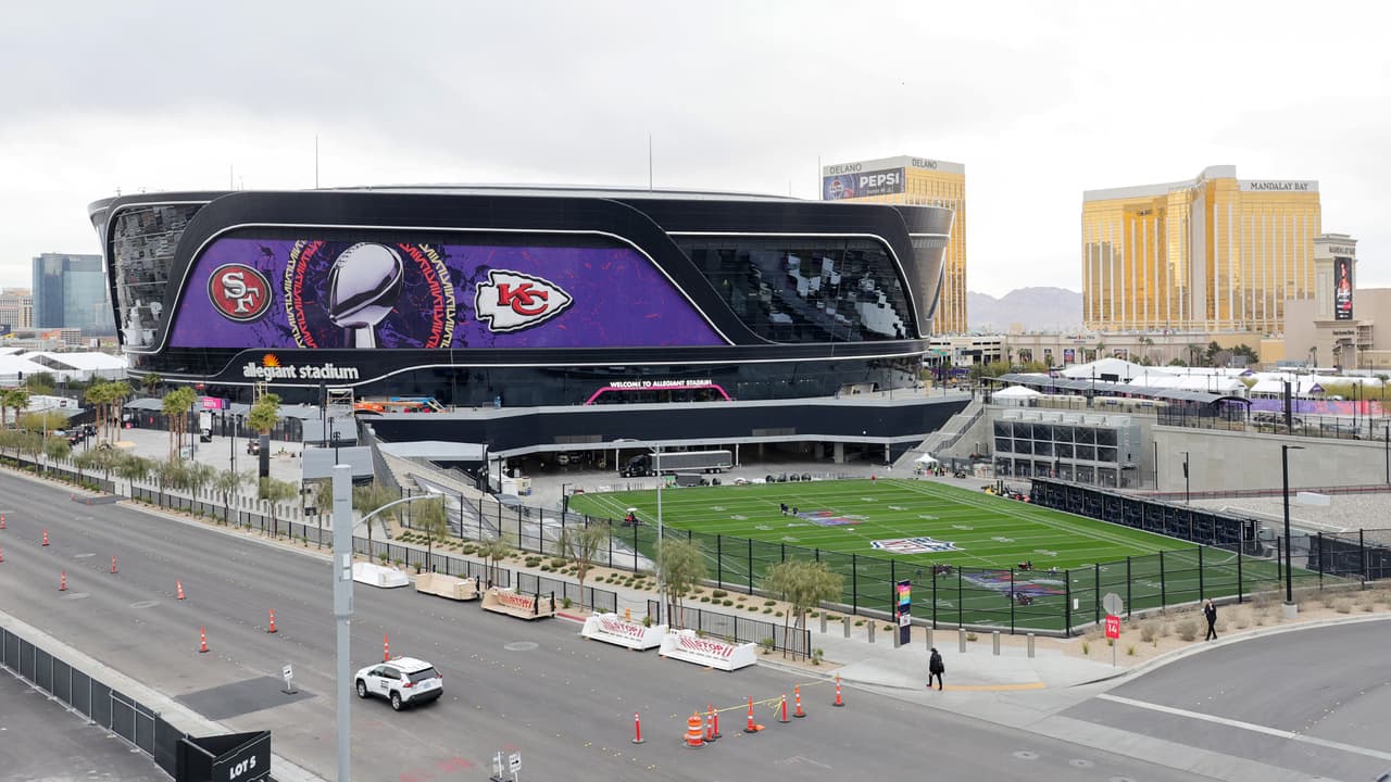 Césped entra al Allegiant Stadium a dos días del Super Bowl