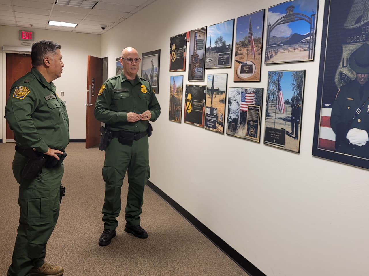El jefe del sector Tucson de la Patrulla Fronteriza, John R. Modlin, agradeció la visita de Raúl Ortiz, jefe de la Patrulla Fronteriza.