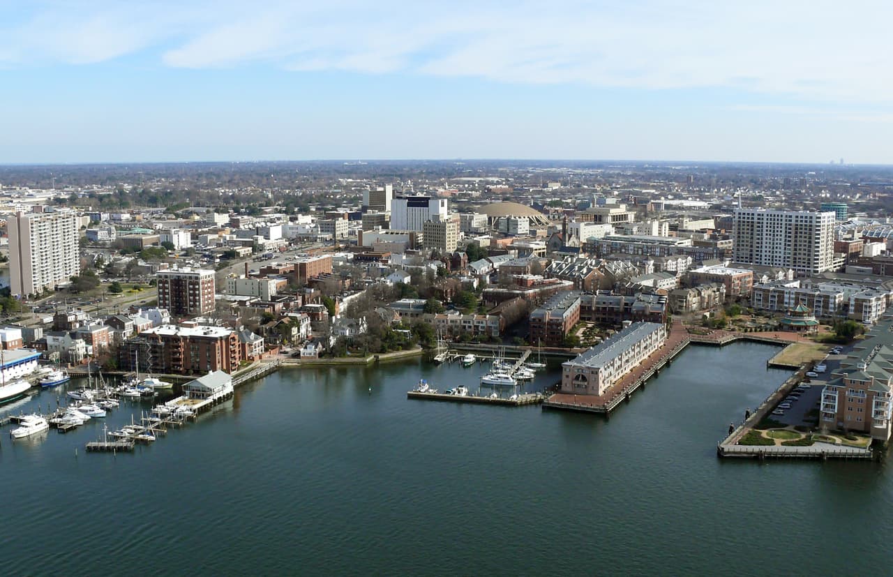 <h3 class="cms-H3-H3"><b>9. Chesapeake, Virginia</b></h3>
<br>
<br>
<b>Conductores con al menos una de estas tres infracciones:</b> 32.34%
<br>
<br>
<b>Conductores con una multa por exceso de velocidad: </b>17.61%
<br>
<br>
<b>Conductores con un accidente culpable:</b> 13.54%
<br>
<br>
<b>Conductores con una infracción de DUI:</b> 2.01%