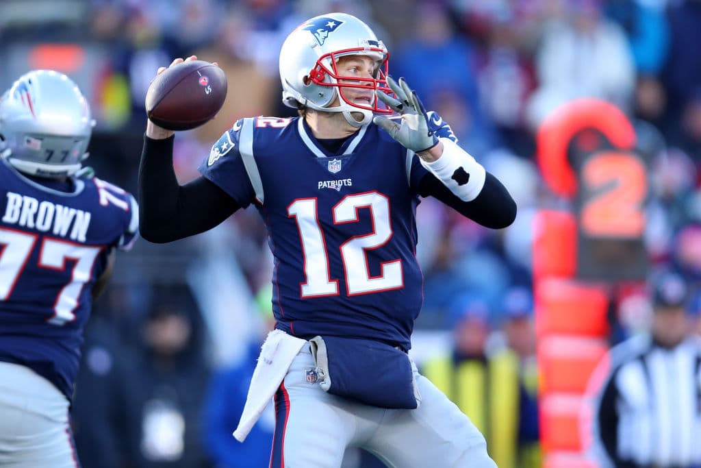 <b>8) Tom Brady (New England Patriots)</b>. Es cierto que no es el de hace unos años pero cinco Super Bowls a cuestas no son poca cosa. Aún puede definir partidos. En 2018 tuvo 4335 yardas y 29 TD's.