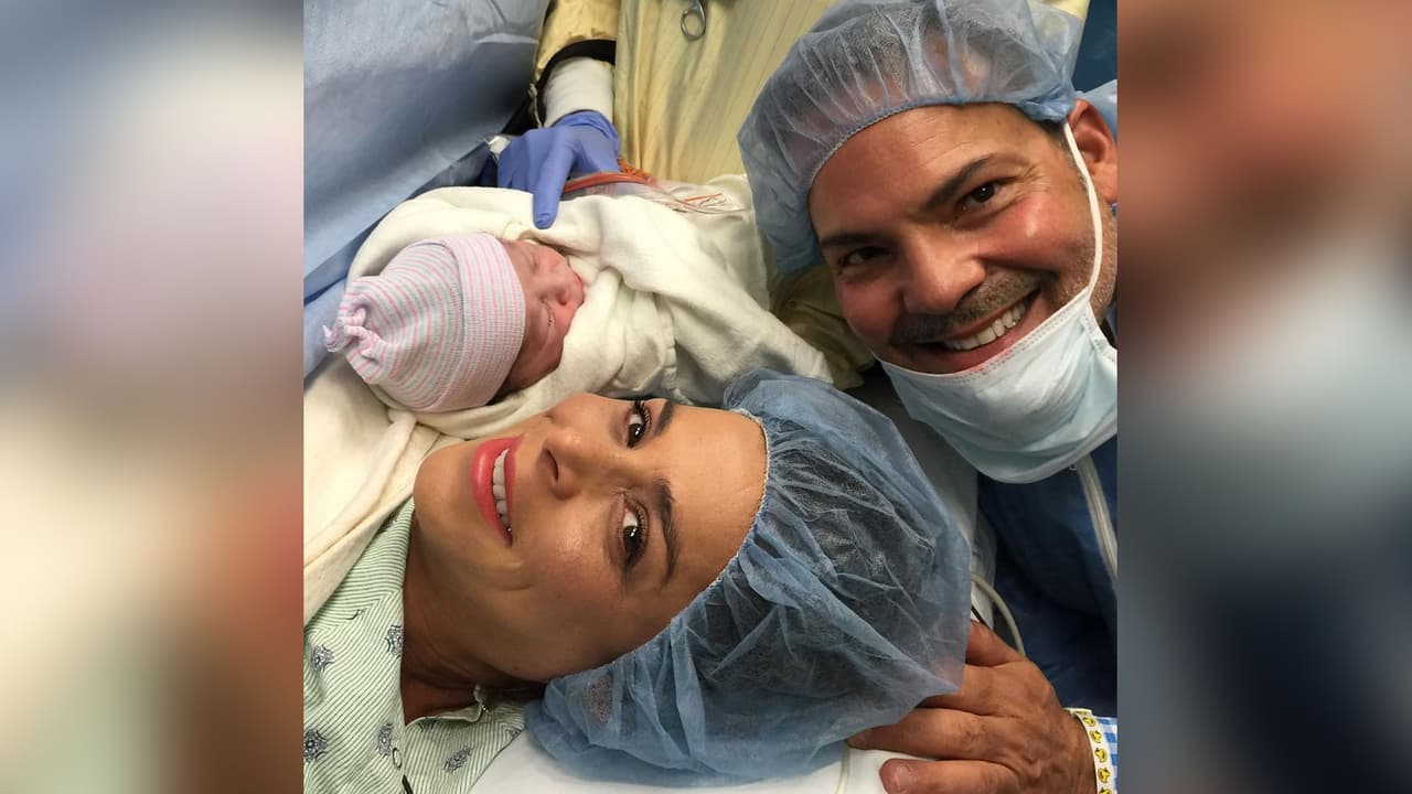 Lourdes Stephen se convirtió en mamá