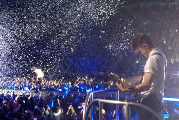 Con el US Airways completamente repleto, Pitbull y Enrique Iglesias hicieron retumbar el centro de Phoenix con un tremendo fiestón que duró más de 3 horas.En el concierto, estaban presentes celebridades como Jessica Cediel del Gordo y La Flaca y William Valdes de Despierta America, entre otros. Durante el show, los fans enloquecieron y corearon los éxitos de ambos artistas. Enrique Iglesias, hasta saltó del escenario para interactuar con su público y tomarse selfies con ellos.