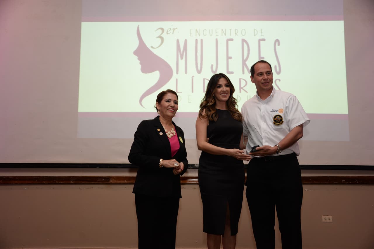 La labor principal de Maity Interiano como perodista es ser un ejemplo para la sociedad.