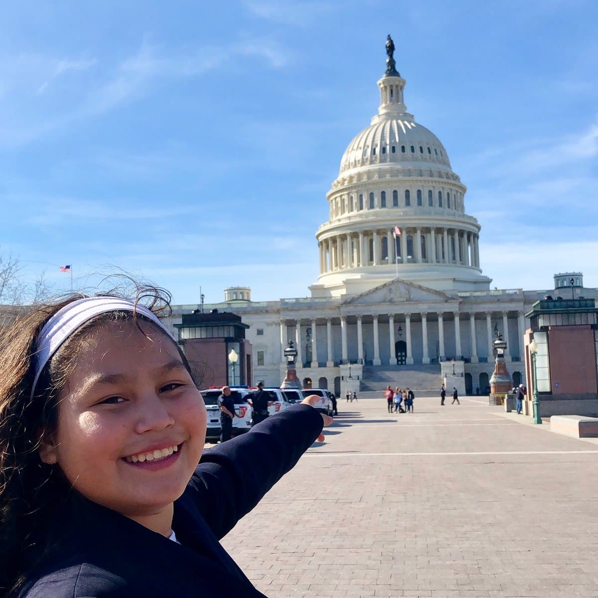 El senador por Oregon Jeff Merkley invitó a Albertina Contreras Teletor y Yakelin Garcia Contreras, madre e hija guatemaltecas que estuvieron separadas en la frontera durante dos meses durante el verano de 2018 bajo la política de inmigración de "tolerancia cero" de Trump.