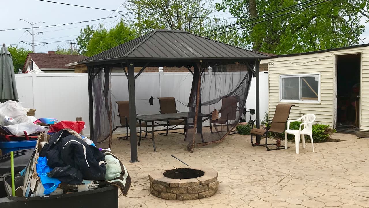 Este miércoles, la actividad policial volvió a intensificarse en la casa localizada en el 4100 Oeste de la 77 Place cuando 
<a href="https://www.univision.com/local/chicago-wgbo/encuentran-cuerpo-en-una-propiedad-allanada-por-investigadores-de-la-desaparicion-de-marlen-ochoa-uriostegui">localizaron el cuerpo de Marlén Ochoa-Uriostegui</a>