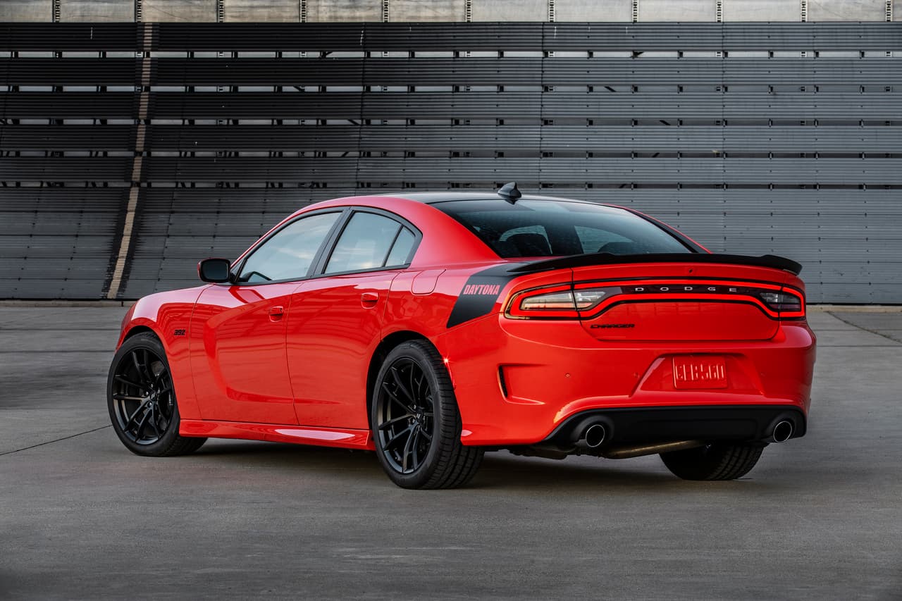 Dodge Charger Daytona 2017 incluye un diferencial en la parte trasera con una relación de eje de 2.62. Asimismo. su transmisión tiene una calibración especial y cuenta con un controlador de alta velocidad.