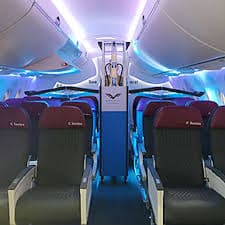 Un producto que nació a raíz de la pandemia es el GermFalcom, un aparato con eficacia comprobada para la desinfección y limpieza del interior de un avión.