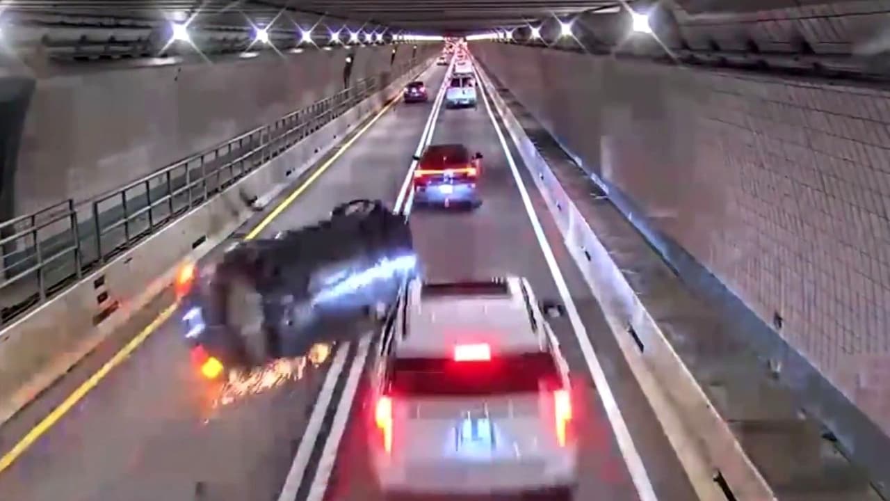 Captan el momento exacto de un fuerte accidente en un túnel cerca del aeropuerto en Boston