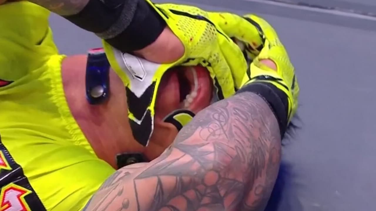 Seth Rollins vomita en plena lucha tras ver como quedó el ojo de Rey Mysterio