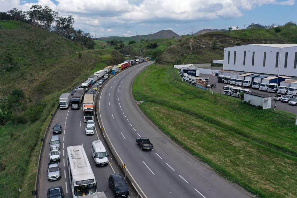 <b>Lugar 18: Fortaleza, Brasil.</b>
<br>
<br>Tiempo promedio para recorrer 6.2 millas: 19 minutos 10 segundos.
<br>Tiempo en horas pico al año: 176 horas.
<br>Velocidad promedio en horas pico: 16 millas/hora.
<br>Variación respecto a 2021: 50 segundos.