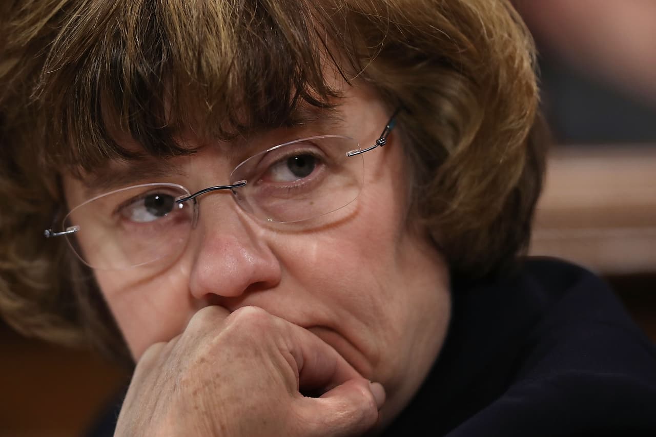 Rachel Mitchell, especialista en crímenes sexuales en la fiscalía del condado de Maricopa en Arizona, está haciendo las preguntas en nombre de los senadores republicanos.