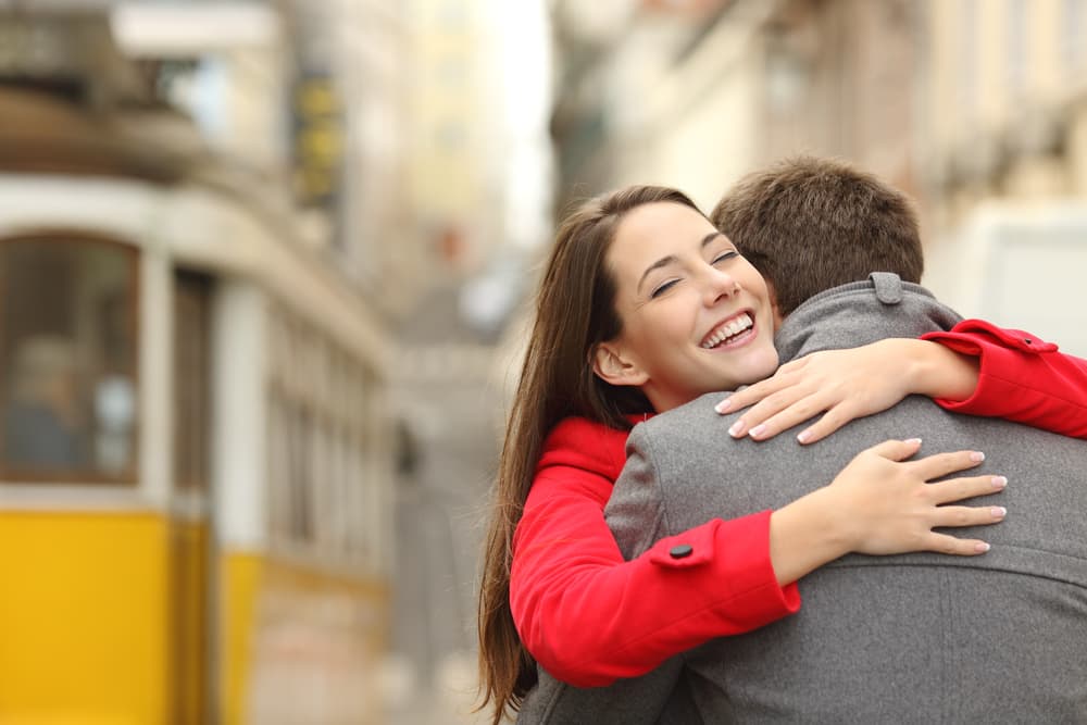 En este Mes de la Serpiente se acentúa tu compatibilidad amorosa con la Liebre
<br>
<br>
<b>Oportunidades que debes aprovechar este mes: </b>Un encuentro de contenido sentimental con quien una vez fue muy significativo en tu vida y por motivos equis, ajenos a tu voluntad, se marchó de tu lado.
<br>
<b>Peligros que debes evitar:</b> Traer a tu vida actual, a tu presente sentimental, situaciones que ya debieron haberse quedado sepultadas en el pasado. Si continúas lamentándote por “lo que pudo haber sido y no fue” no podrás avanzar.