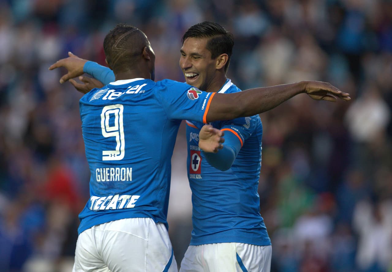 Cruz Azul 2-1 Jaguares: La Máquina volvió a 'pitar' en su casa a pesar de jugar con 10