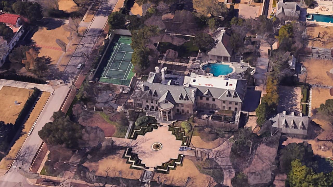 Vista satelital de la casa y su terreno en Park Cities.