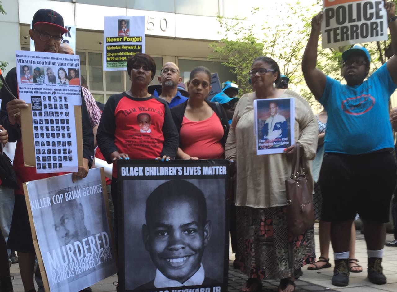 Piden justicia para un niño de Brooklyn al que un policía mató en 1994 por llevar una pistola de juguete