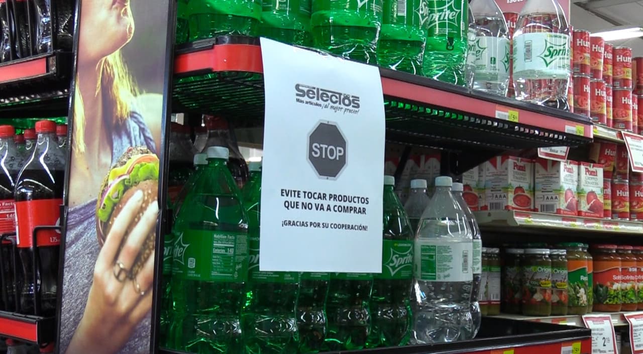 Las personas que violen la orden ejecutiva pueden enfrentar una pena carcelaria de seis meses o una multa de $5,000 dólares.