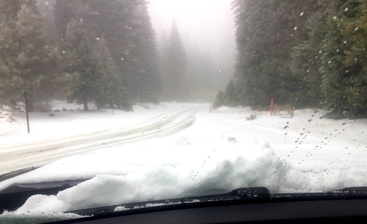 Los acumulados de nieve que se esperan por sobre los 3,500 pies de altura (Grapevine, Lebec, Gorman) son de hasta 2 pulgadas, por lo que recomiendan conducir con precaución