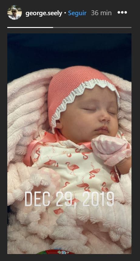 Se convirtió en papá por tercera ocasión el pasado 12 de octubre
<b> <a href="https://www.univision.com/famosos/marlene-favela-da-luz-a-su-primera-hija-fotos" target="_blank">cuando nació Bella. </a></b>
<br>