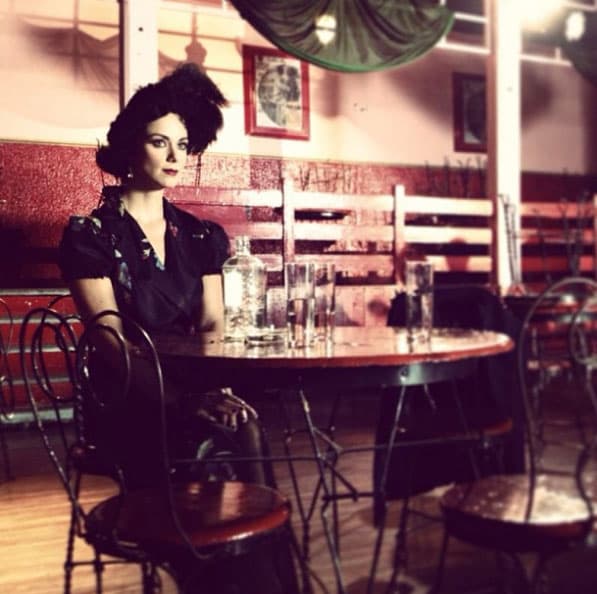 Para aceptar un proyecto, el elenco debe estar formado por gente talentosa, además que su personaje sea algo que nunca antes haya interpretado.